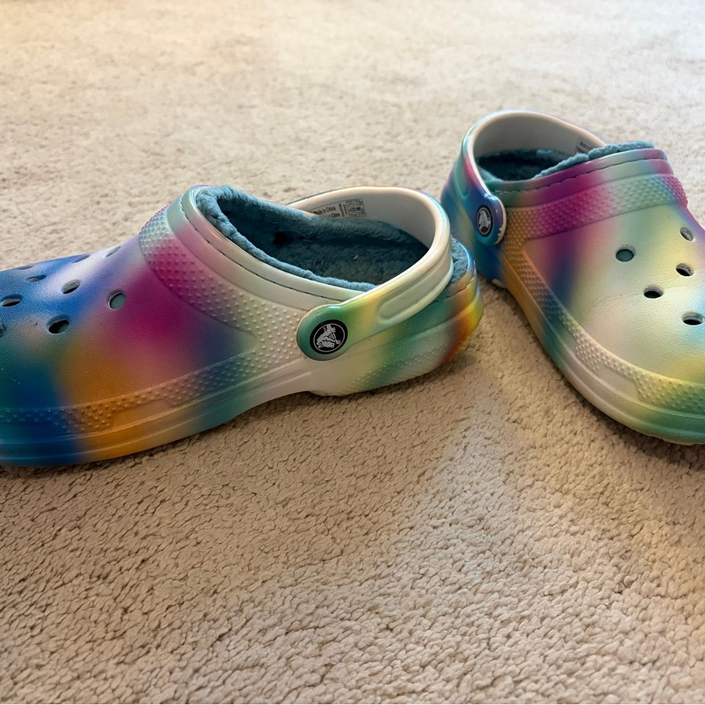 CROCS Tie-Dye Pastel Rainbow Fuzzy Lined Clogs